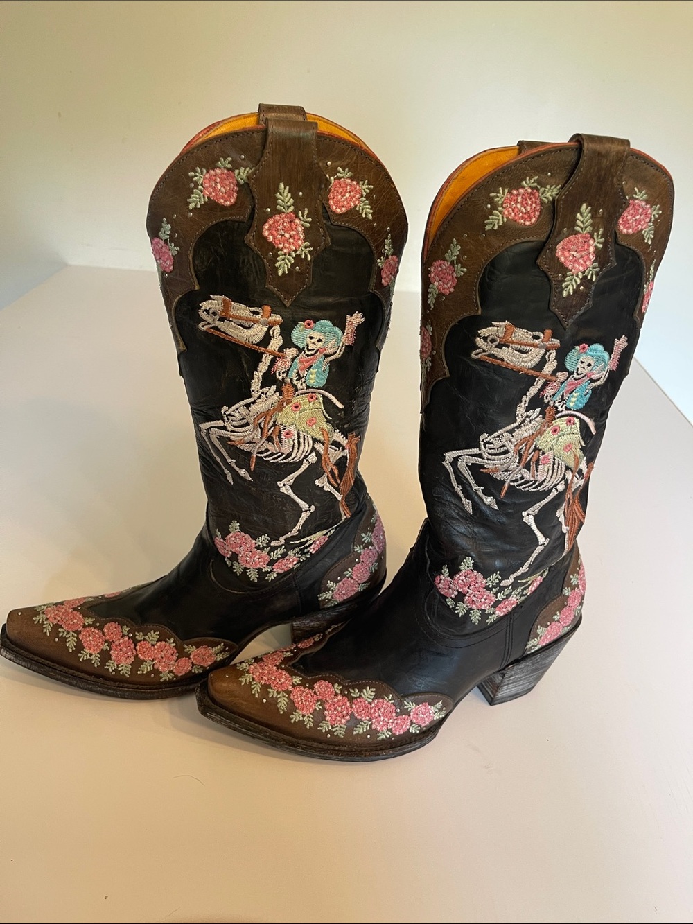 Old Gringo Ghost Rider 13”Brass/Oryx
Embroidery Boots
Size 7.5 New